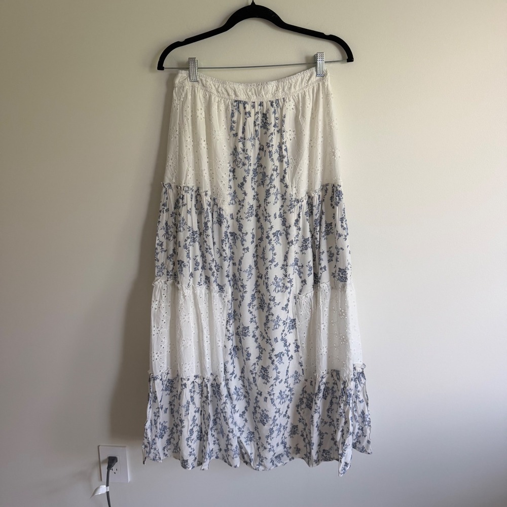 Trixxi Los Angeles White Blue Floral Eyelet Tiered Maxi Skirt Large 14CR773XGI
